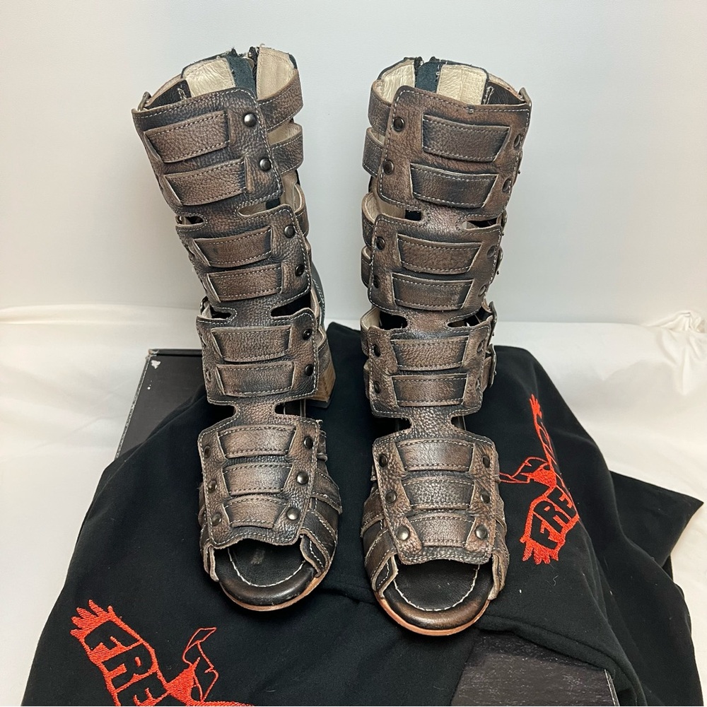 Freebird brown Zane Sandals sz 9